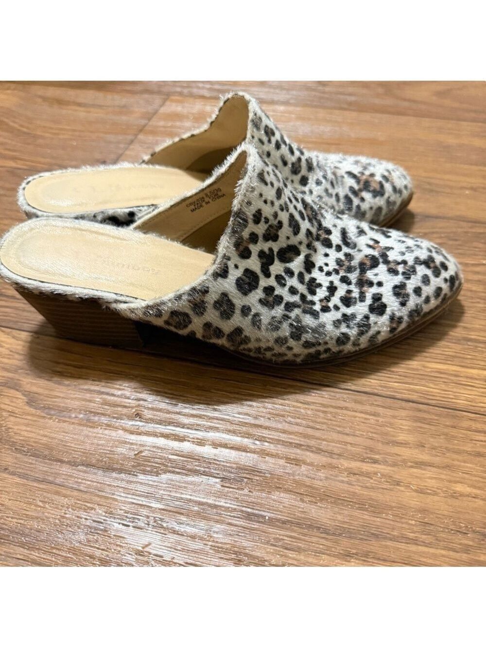 Chinese Laundry Cowhide Fur Women's Bootie 2” Block Heel Shoes Sz8.5/39 - Picture 4 of 9